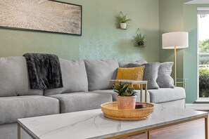 スマートテレビ、卓球台、書庫