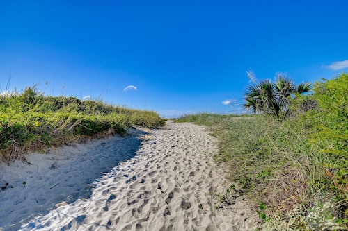 Pawleys Island Retreat - Golf Cart Included!