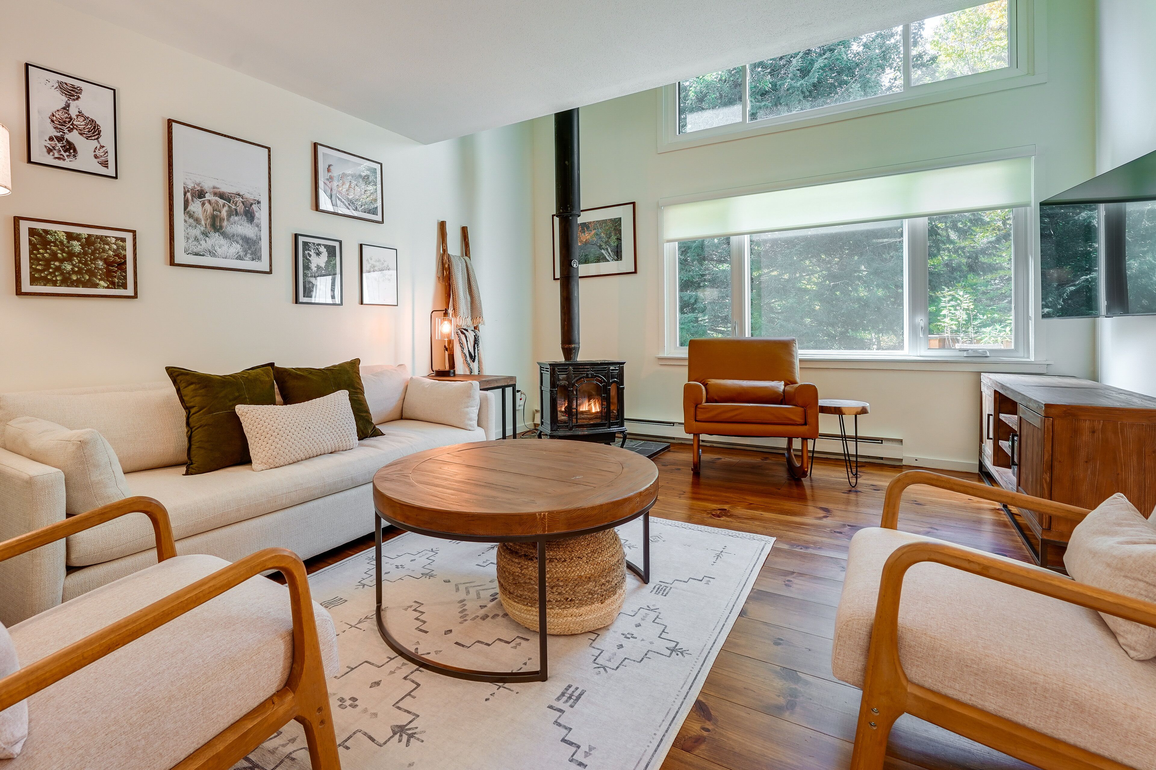 Modern Mountain Haven: 5 Mi to Mt Snow Slopes!
