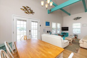 Casa, várias camas, acesso à piscina, vista para a piscina (The Shell House) | Parte interna