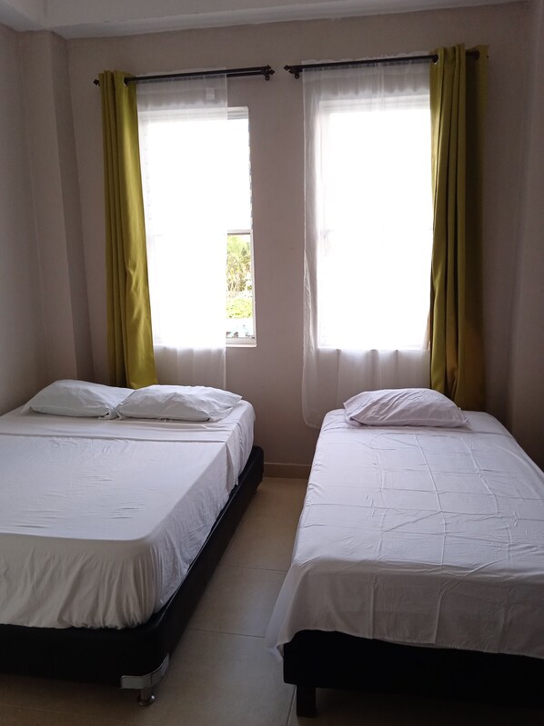 2 Schlafzimmer, Schreibtisch, Reisekinderbett, kostenloses WLAN