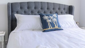 3 室のベッドルーム、アイロン / アイロン台、WiFi (無料)、ベッドシーツ