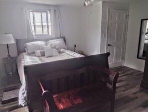 2 bedrooms, desk, iron/ironing board, free WiFi