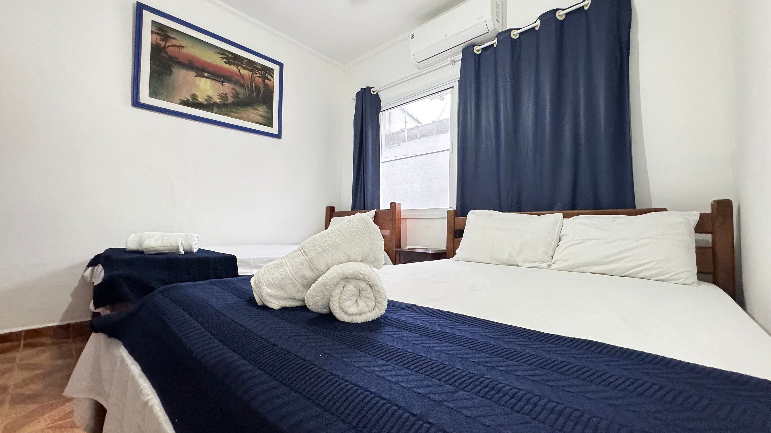 Vila | 4 quartos, escrivaninha, cortinas blackout