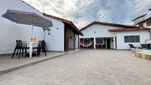 Villa | Outdoor dining - Casa 100m da Praia Arpoador (Peruíbe)
