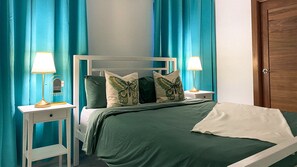 2 habitaciones, tabla de planchar con plancha y cuna de viaje 