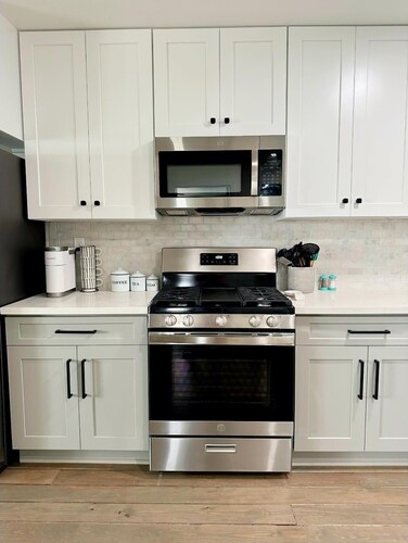 1.0 mile from the Beach, Schlitterbahn Galveston Waterpark, and Moody Gardens! 