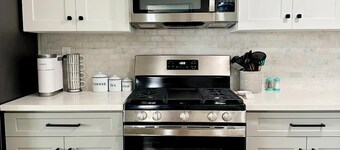 1.0 mile from the Beach, Schlitterbahn Galveston Waterpark, and Moody Gardens! 