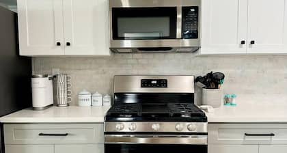 1.0 mile from the Beach, Schlitterbahn Galveston Waterpark, and Moody Gardens!