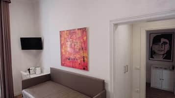 Grand-Dreibettzimmer (Diocleziano Terme Partial View) | Zimmersafe, Schreibtisch, kostenloses WLAN, Bettwäsche