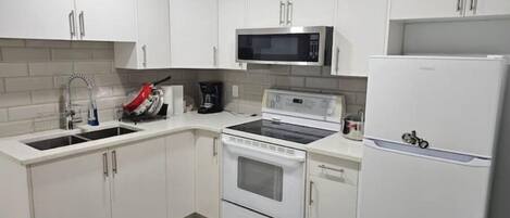Fridge, microwave, oven, coffee/tea maker