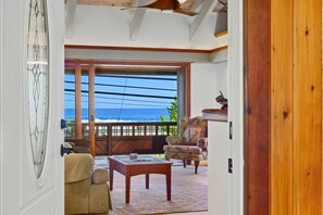 Interior - Reefside Suite at Seaspray Ocean View (Kahaluu-Keauhou)