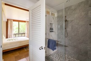 Hair dryer, towels - Reefside Suite at Seaspray Ocean View (Kahaluu-Keauhou)