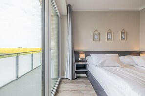3 bedrooms, iron/ironing board, travel cot, free WiFi
