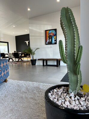 Interior - Casa Tui: Sabino Canyon! Cyclists! Gym+Pool+Views!  (Tucson)