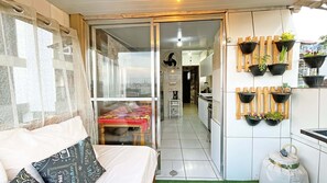 1 slaapkamer, een strijkplank/strijkijzer, wifi, beddengoed
