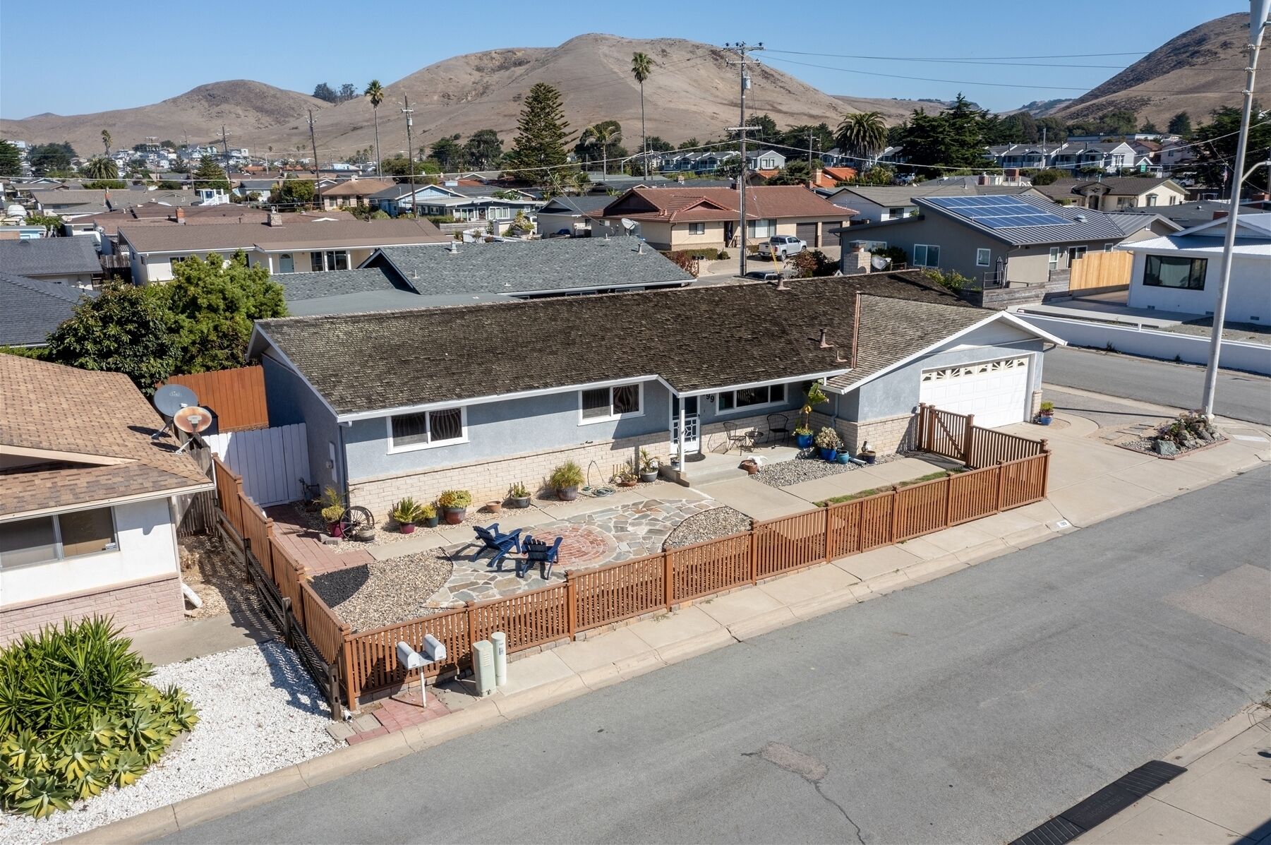 Welcome to the beautiful Morro Bay Beach track