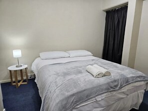 4 chambres, fer et planche à repasser, Wi-Fi, draps fournis