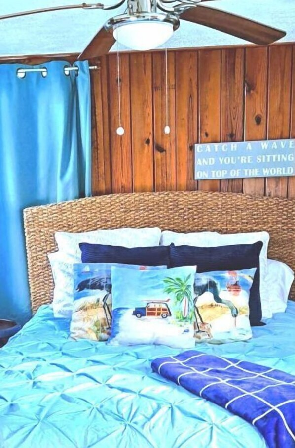 2 bedrooms, WiFi - Bennett's/Sleeps 4/90 steps to Beach/ Pets w/fee! (St. Augustine)