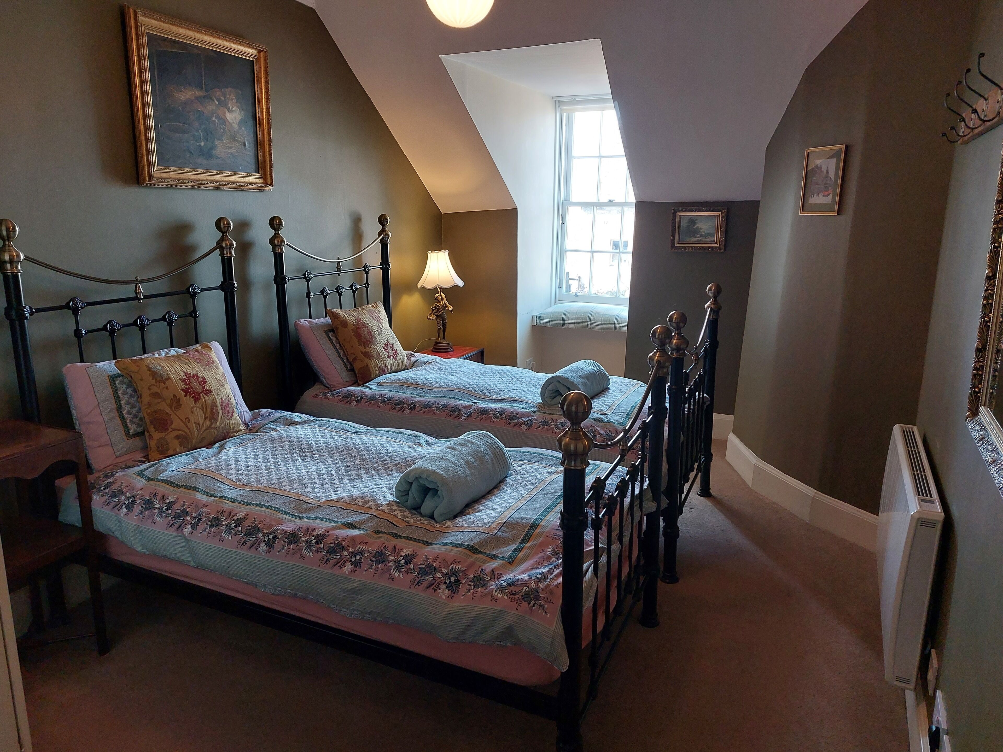 5 bedrooms, desk, iron/ironing board, free WiFi