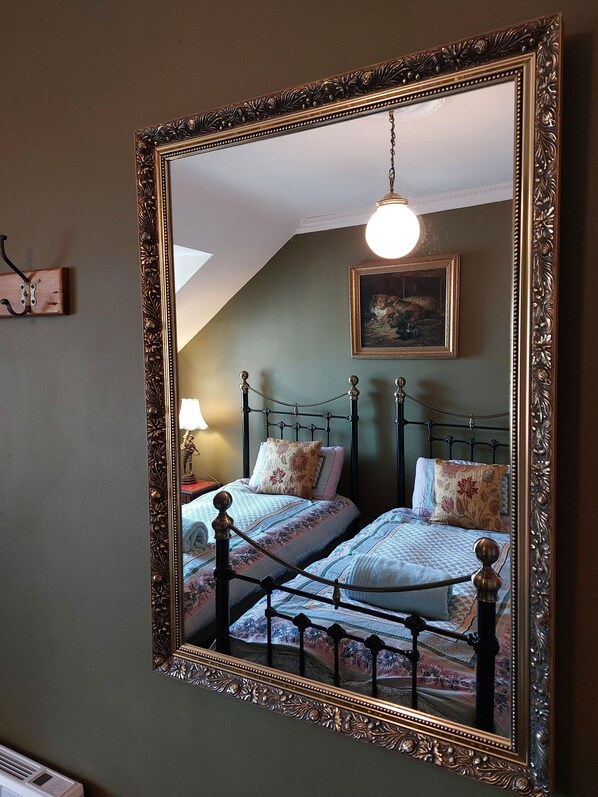 5 bedrooms, desk, iron/ironing board, free WiFi - Stunning Royal Mile Penthouse (Edinburgh)