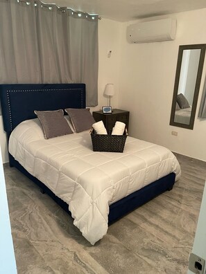 3 bedrooms, desk, iron/ironing board, travel crib