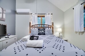 3 Schlafzimmer, Schreibtisch, Bügeleisen/Bügelbrett, Reisekinderbett