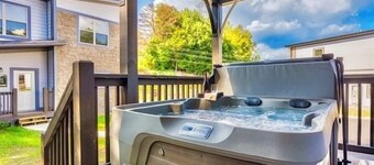 Cozy Holiday Hideout | Pool,Private Hot Tub,Arcade