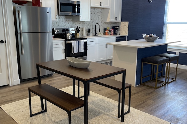 Kjøleskap, mikrobølgeovn, ovn og kokeplater