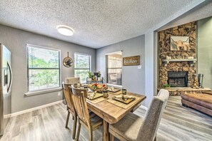 Dining - "Spacious Mountain Cabin Sleeps 12, Stunning Views (Ruidoso)