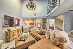 Smart TV, fireplace - "Spacious Mountain Cabin Sleeps 12, Stunning Views (Ruidoso)