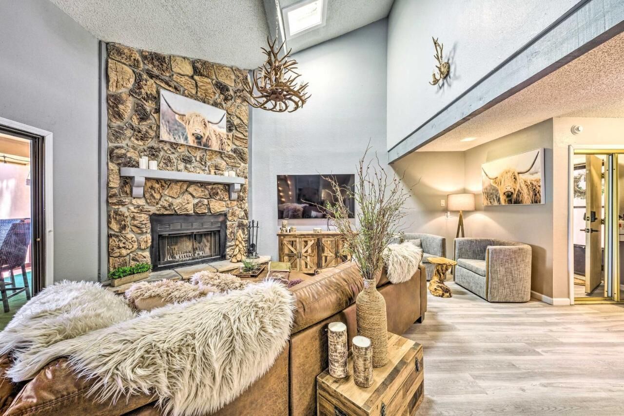 Una Smart TV, una chimenea