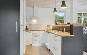 Frigorífic, microones, placa de cuina i rentaplats 