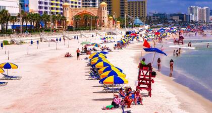 POOL IS OPEN! Cozy 5th Floor Ocean View | Balcony Sunrise + Beach Access, Diner