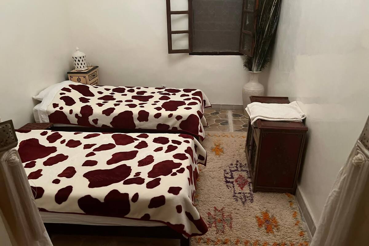 Classic Double or Twin Room, Garden View | Iron/ironing board (on request), individually decorated, bed sheets