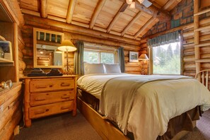 3 bedrooms, iron/ironing board, internet, bed sheets