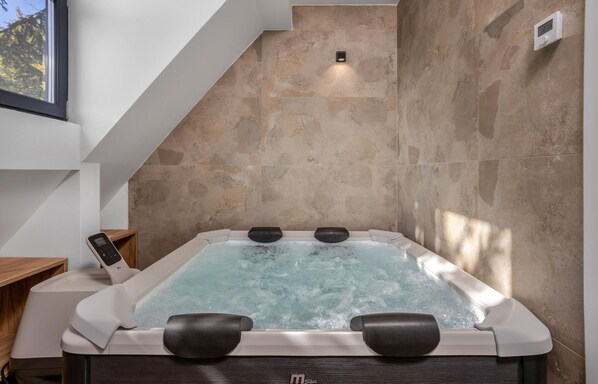 Interior - Nice home in Stari Laz with sauna (Stari Laz)
