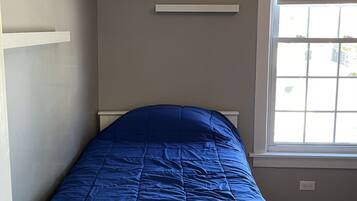 3 bedrooms, iron/ironing board, WiFi (free), bed sheets