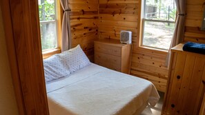 Cabin, Multiple Beds, Kitchen | 3 bedrooms, individually decorated, individually furnished, free WiFi - Lincolnwood Cabin 2 (Birchwood)