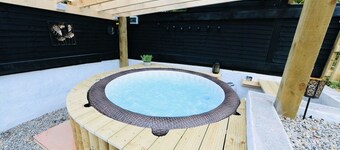 Cozy Irish Cottage situated in the heart of Slieve Gullion w/hot tub & fire pit.