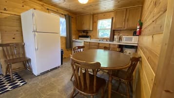 Peti sejuk, ketuhar gelombang mikro, dapur, mesin basuh pinggan mangkuk