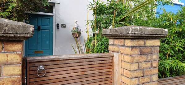 Exterior detail - Greengage House, peaceful and relaxing in the city (Newport)