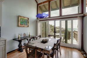 Dining - Refreshed Oceanfront Beach House with two Master Suites (Moss Landing)