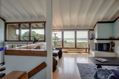 Refreshed Oceanfront Beach House with two Master Suites
