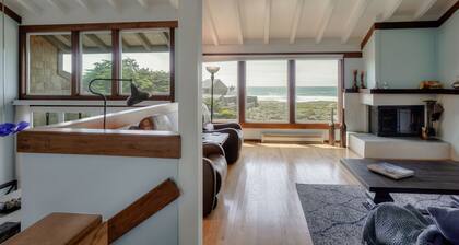 Refreshed Oceanfront Beach House with two Master Suites