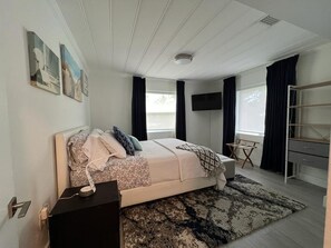 1 bedroom, iron/ironing board, WiFi, bed sheets - Apartment with adorable mini private garden (North Miami Beach)