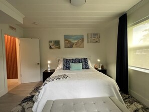 1 bedroom, iron/ironing board, WiFi, bed sheets - Apartment with adorable mini private garden (North Miami Beach)
