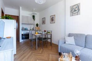 Interior - Cozy and bright 45 sqm apartment, perfect for 2 people, located on the first floor of a building with a lift (not suitable for disabled people). The accommodation is located in a neighborhood served by all the main services: bars, restaurants, supermarke (Pisa)