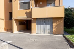 Exterior detail - Cozy and bright 45 sqm apartment, perfect for 2 people, located on the first floor of a building with a lift (not suitable for disabled people). The accommodation is located in a neighborhood served by all the main services: bars, restaurants, supermarke (Pisa)