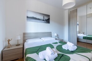 1 soverom, strykejern/-brett, internettilgang og sengetøy